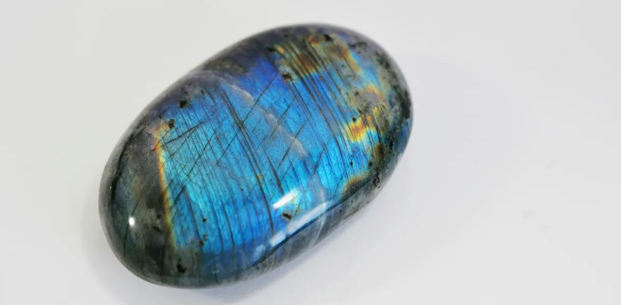 Uncovering the Spiritual Meaning of Labradorite